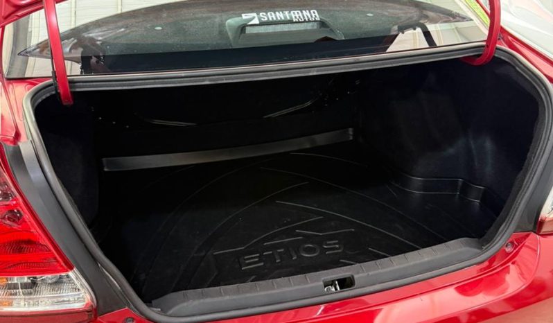 Toyota Etios 1.5 4 Ptas XLS Pack 6MT (L22) lleno