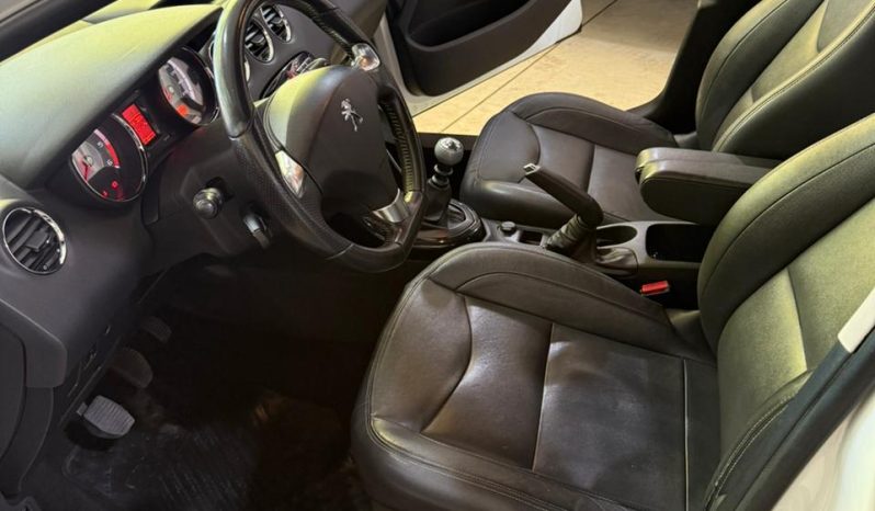 Peugeot 408 lleno