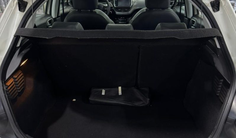 Peugeot 208 lleno
