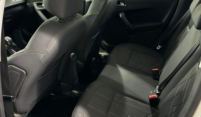 Peugeot 208 lleno