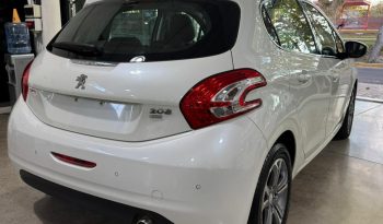 Peugeot 208 lleno