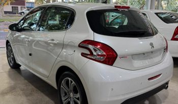 Peugeot 208 lleno