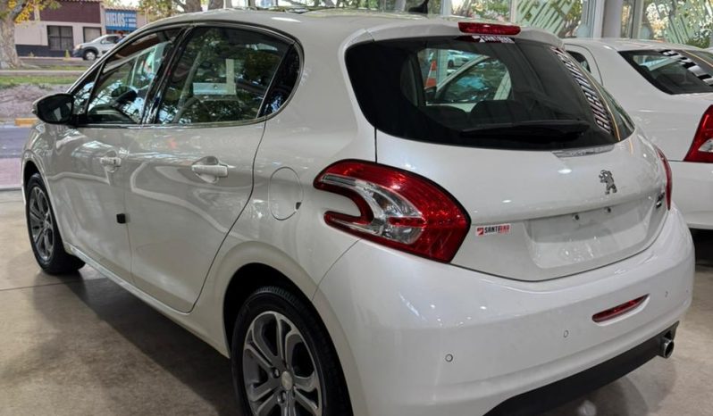 Peugeot 208 lleno