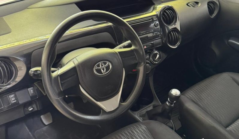 Toyota Etios 1.5 4ptas X 6MT (L18) lleno