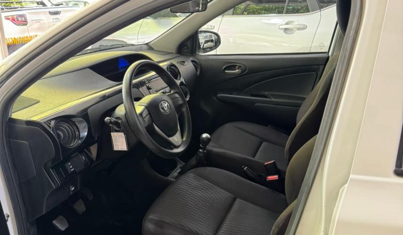 Toyota Etios 1.5 4ptas X 6MT (L18) lleno