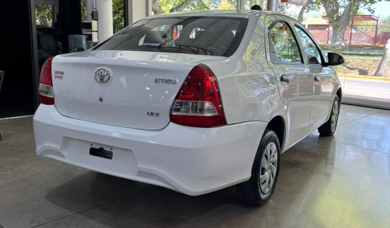 Toyota Etios 1.5 4ptas X 6MT (L18) lleno