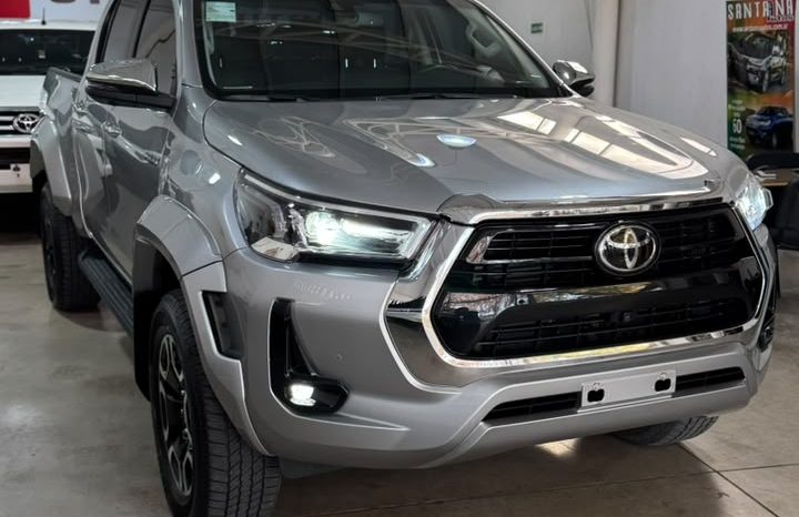 TOYOTA HILUX lleno