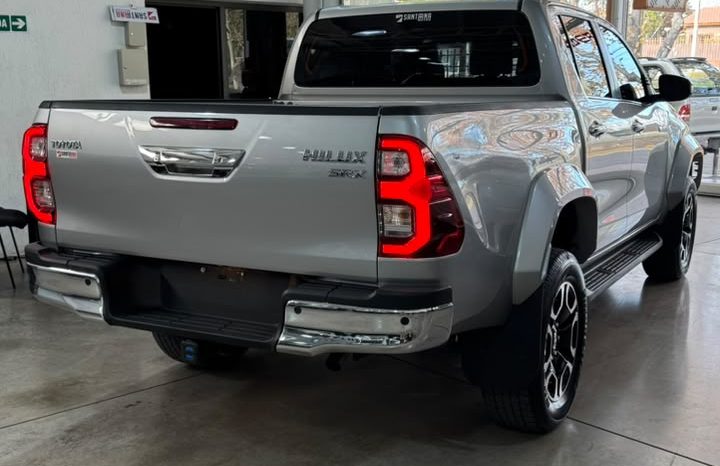 TOYOTA HILUX lleno