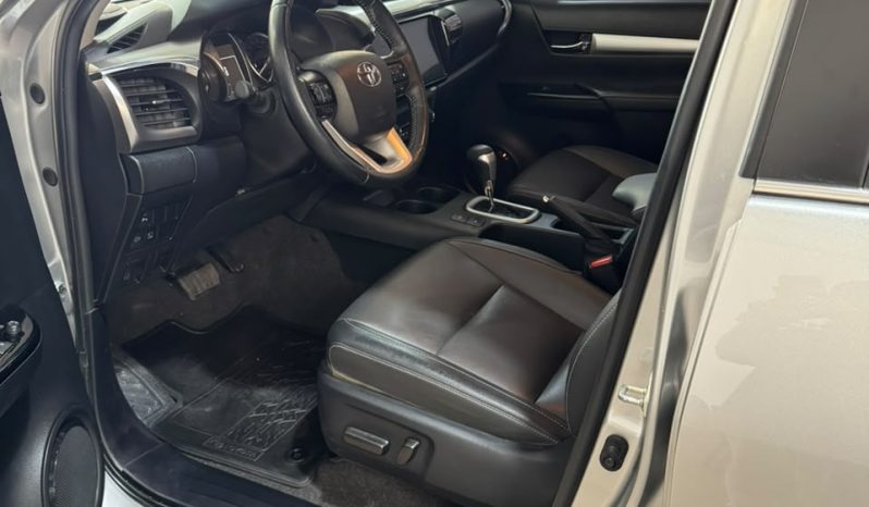 TOYOTA HILUX lleno