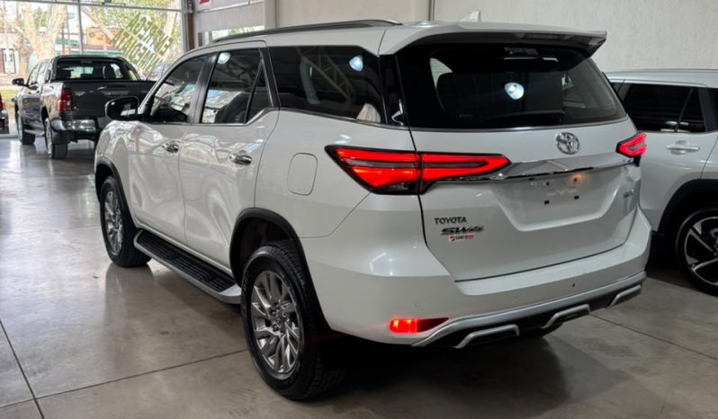 Toyota Hilux SW4 TDI SRX AT 7 Asientos (L21) lleno
