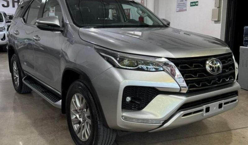 Toyota Hilux SW4 TDI SRX AT 7 Asientos (L21) lleno