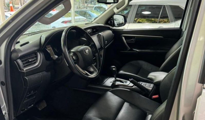 Toyota Hilux SW4 TDI SRX AT 7 Asientos (L21) lleno