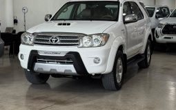 Toyota Hilux SW4 TD SRV Cuero 7 Asientos AT (L08)