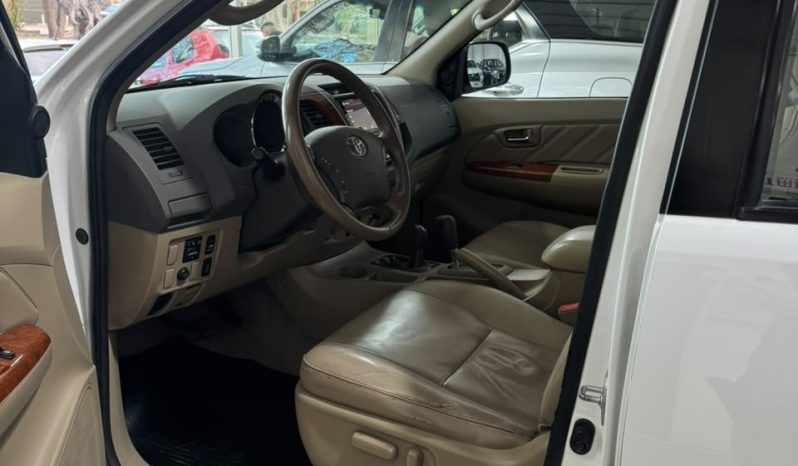 Toyota Hilux SW4 TD SRV Cuero 7 Asientos AT (L08) lleno