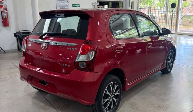Toyota Etios 1.5 5ptas XLS 6MT (L18) lleno